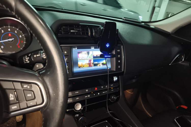 Used Jaguar F-PACE 2016 2.0T Two-Wheel Drive Urban Luxury Edition Audio And AC Panel