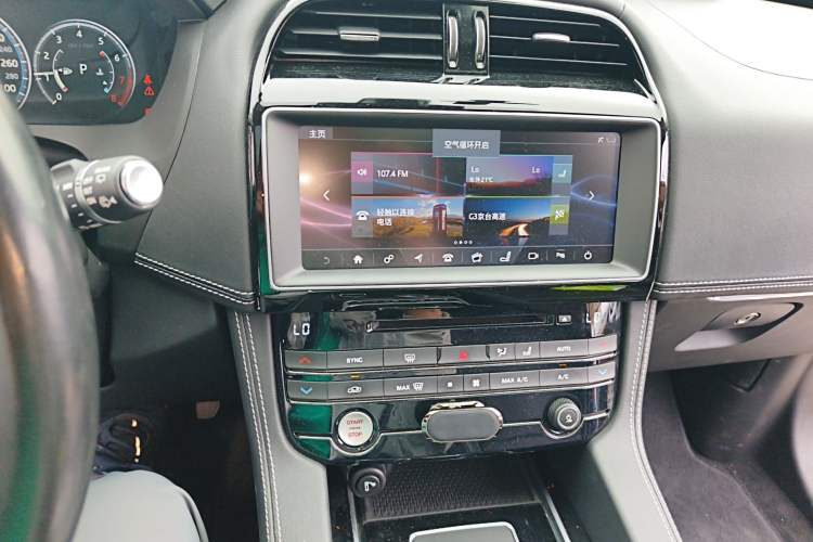 Used Jaguar F-PACE 2016 2.0T Two-Wheel-Drive R-Sport Sport Edition Audio And AC Panel