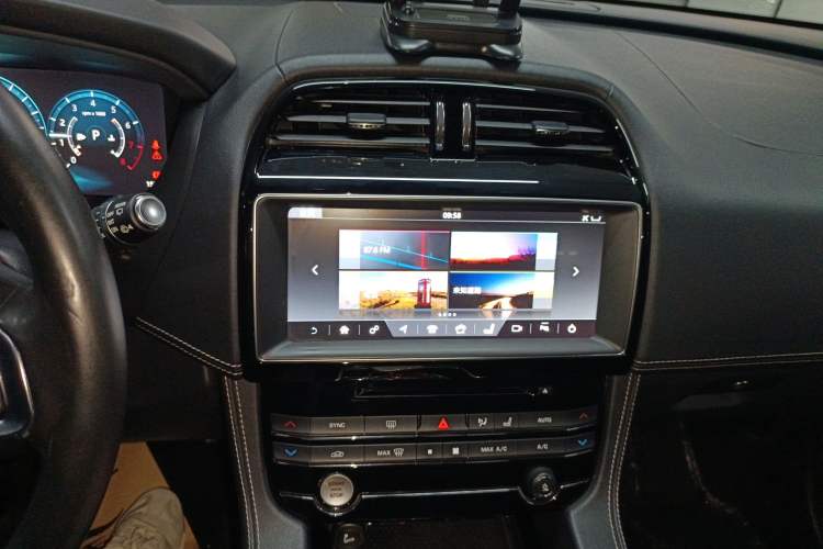 Used Jaguar F-PACE 2016 2.0T Two-Wheel-Drive R-Sport Sport Edition Audio And AC Panel