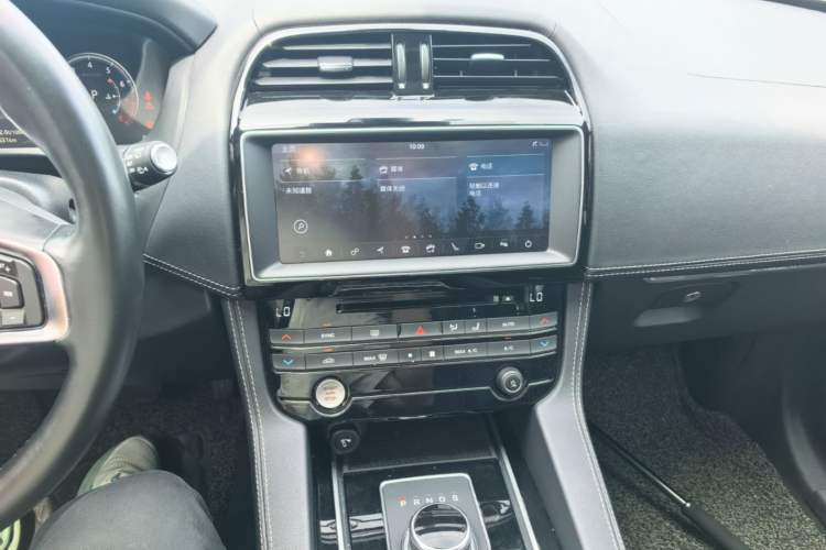Used Jaguar F-PACE 2016 2.0T Two-Wheel-Drive R-Sport Sport Edition Audio And AC Panel