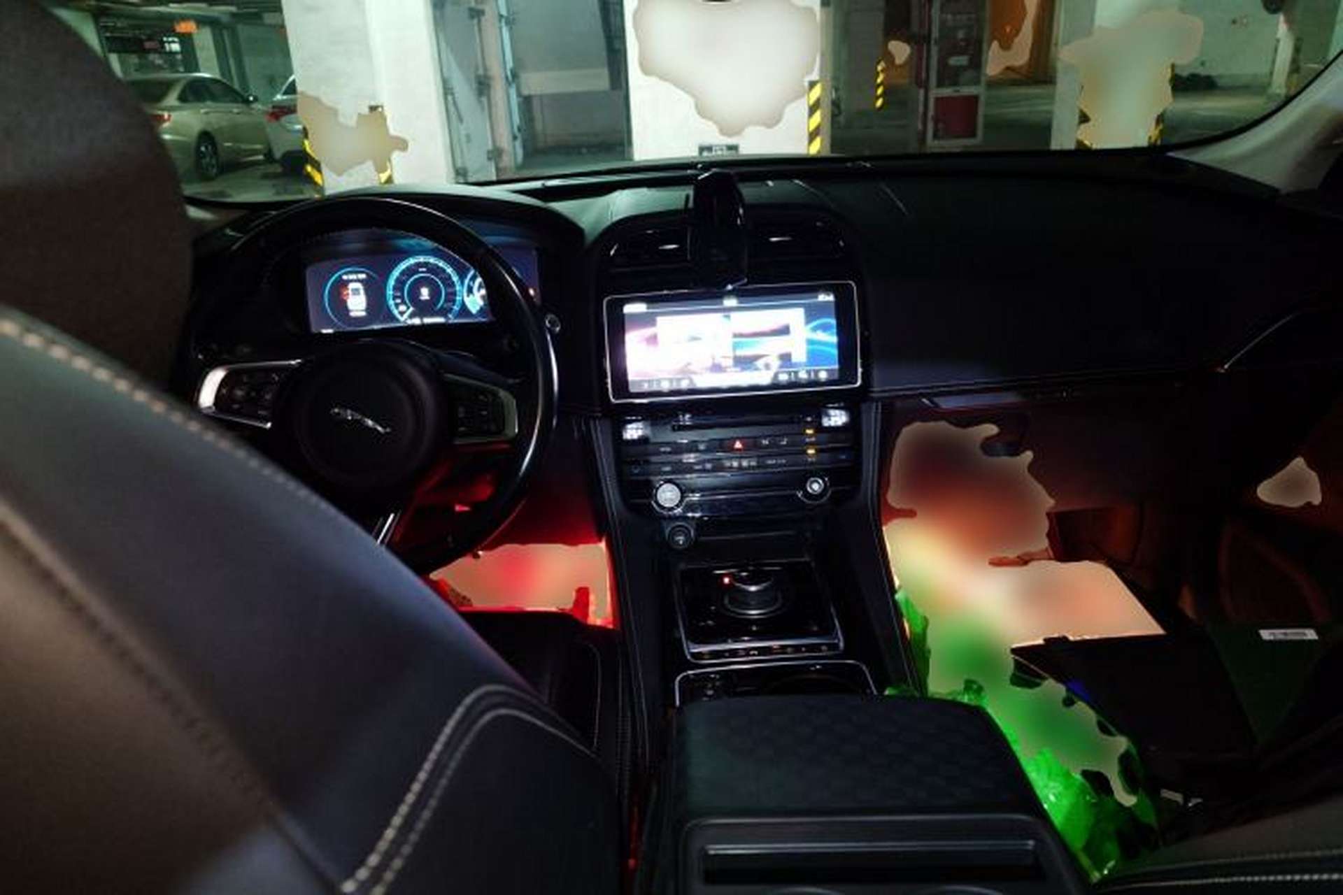 Used Jaguar F-PACE 2016 2.0T Two-Wheel-Drive R-Sport Sport Edition Center Console