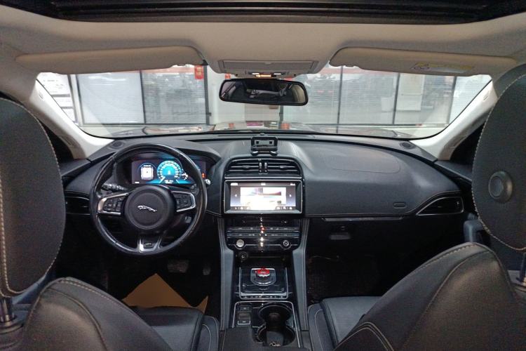 Used Jaguar F-PACE 2016 2.0T Two-Wheel-Drive R-Sport Sport Edition Center Console
