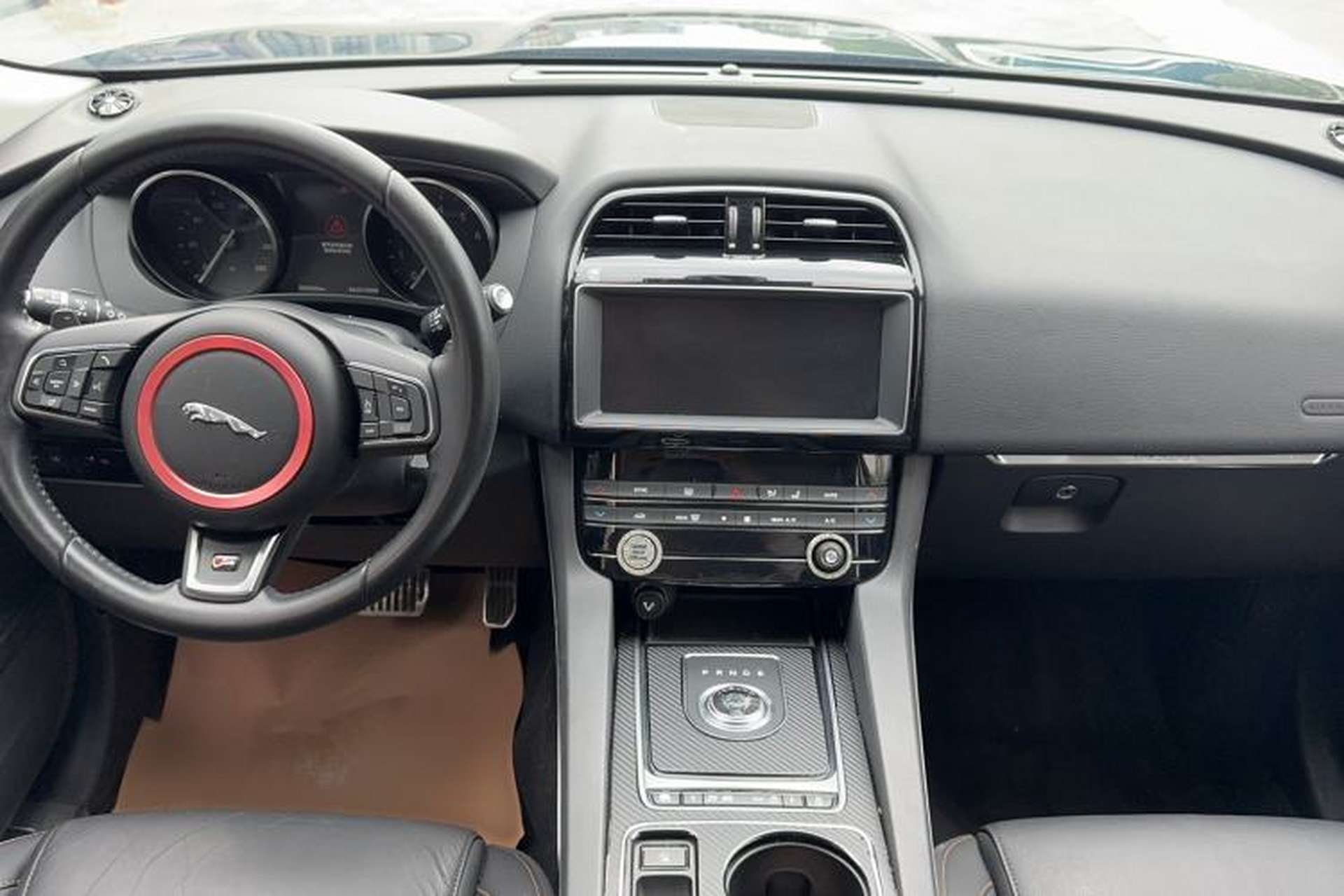 Used Jaguar F-PACE 2016 2.0T Two-Wheel Drive Urban Luxury Edition Center Console