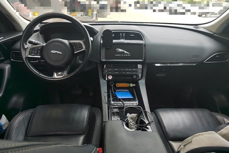 Used Jaguar F-PACE  Center Console