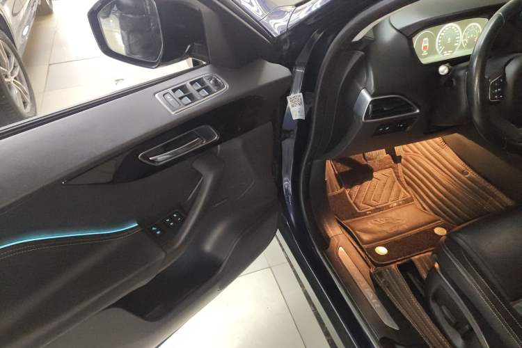 Used Jaguar F-PACE 2016 2.0T Two-Wheel Drive Urban Luxury Edition Driver Seat