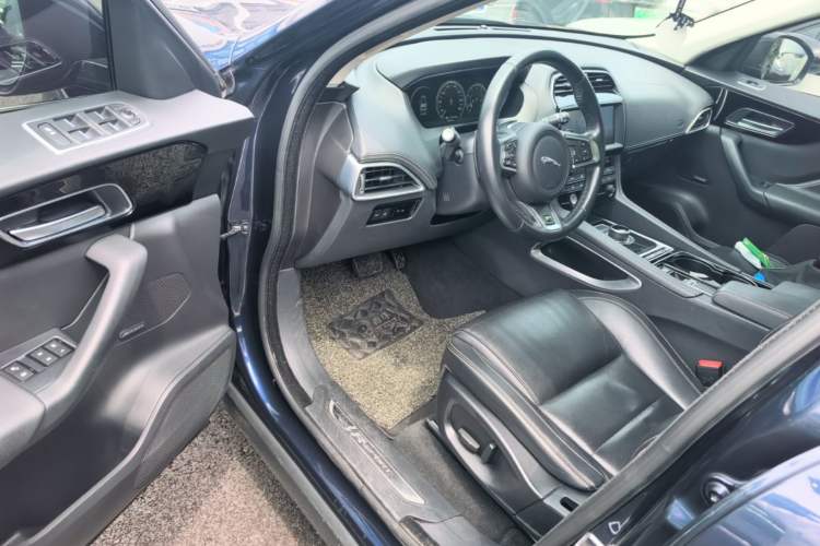Used Jaguar F-PACE 2016 2.0T Two-Wheel-Drive R-Sport Sport Edition Driver Seat
