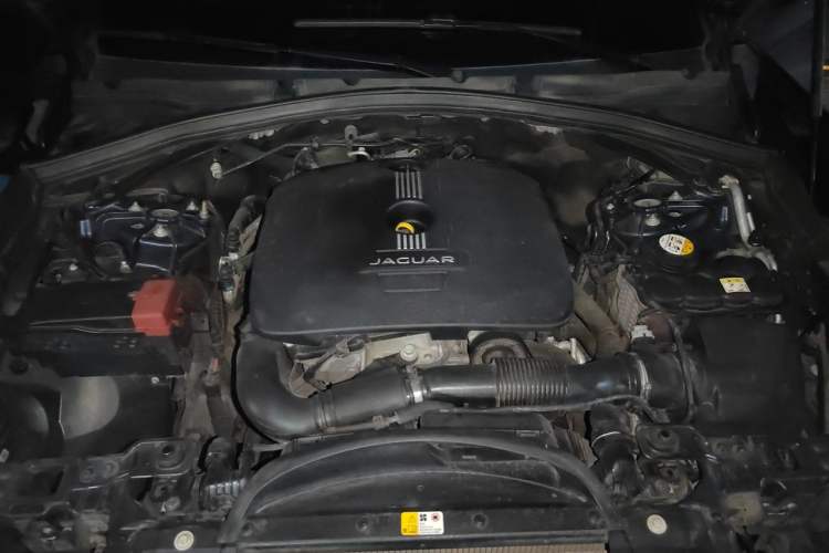 Used Jaguar F-PACE 2016 2.0T Two-Wheel Drive Urban Luxury Edition Engine Bay