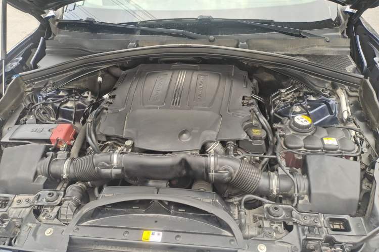 Used Jaguar F-PACE 2016 3.0 SC Four-Wheel Drive R-Sport Sport Edition Engine Bay