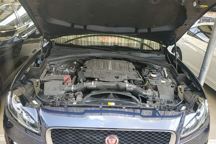 Used Jaguar F-PACE 2016 3.0 SC Four-Wheel Drive R-Sport Sport Edition Engine Bay