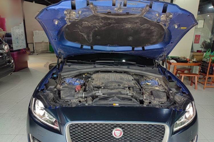 Used Jaguar F-PACE 2016 3.0 SC Four-Wheel Drive R-Sport Sport Edition Engine Bay