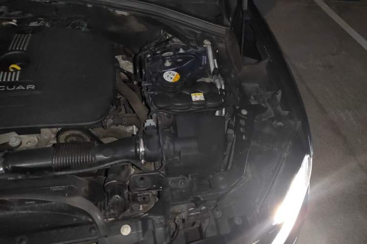 Used Jaguar F-PACE 2016 2.0T Two-Wheel Drive Urban Luxury Edition Engine Bay Left
