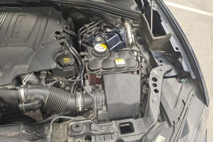 Used Jaguar F-PACE 2016 3.0 SC Four-Wheel Drive R-Sport Sport Edition Engine Bay Left