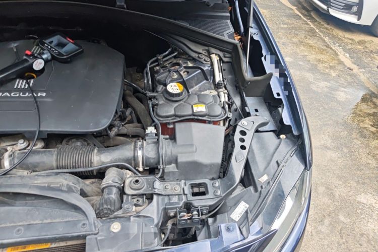 Used Jaguar F-PACE 2016 2.0T Two-Wheel-Drive R-Sport Sport Edition Engine Bay Left