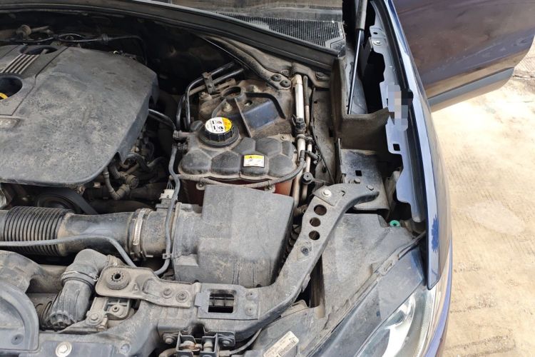 Used Jaguar F-PACE 2016 2.0T Two-Wheel Drive Urban Luxury Edition Engine Bay Left