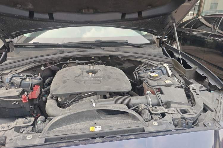 Used Jaguar F-PACE 2016 2.0T Two-Wheel-Drive R-Sport Sport Edition Engine Bay Left