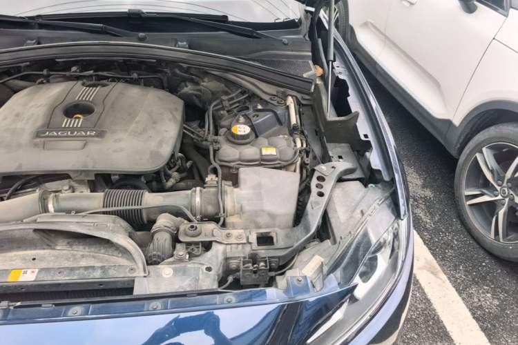 Used Jaguar F-PACE 2016 2.0T Two-Wheel-Drive R-Sport Sport Edition Engine Bay Left