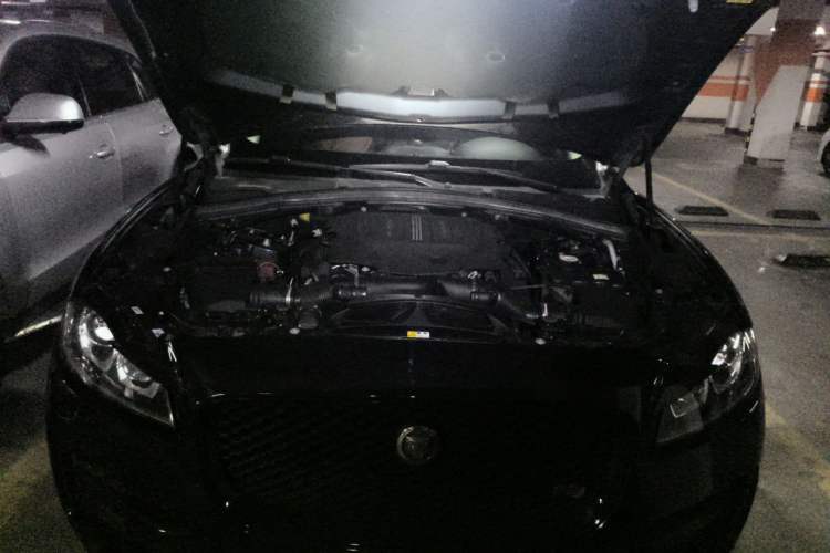 Used Jaguar F-PACE 2016 3.0 SC Four-Wheel Drive R-Sport Sport Edition Engine Bay
