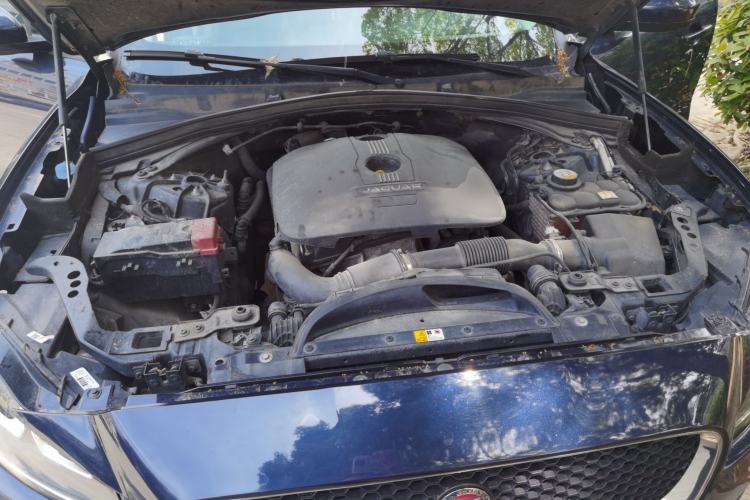 Used Jaguar F-PACE 2016 2.0T Two-Wheel-Drive R-Sport Sport Edition Engine Bay