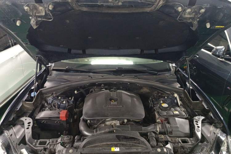 Used Jaguar F-PACE 2016 2.0T Two-Wheel-Drive R-Sport Sport Edition Engine Bay