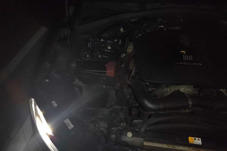 Used Jaguar F-PACE 2016 2.0T Two-Wheel Drive Urban Luxury Edition Engine Bay Right