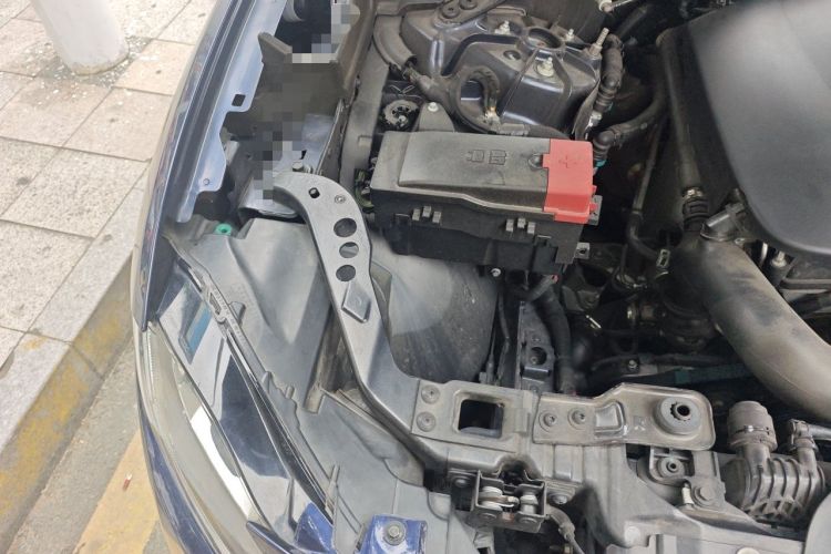 Used Jaguar F-PACE 2016 2.0T Two-Wheel Drive Urban Luxury Edition Engine Bay Right