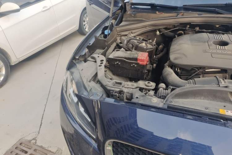 Used Jaguar F-PACE 2016 2.0T Two-Wheel Drive Urban Luxury Edition Engine Bay Right