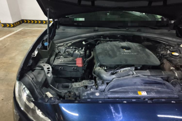Used Jaguar F-PACE 2016 2.0T Two-Wheel Drive Urban Luxury Edition Engine Bay Right