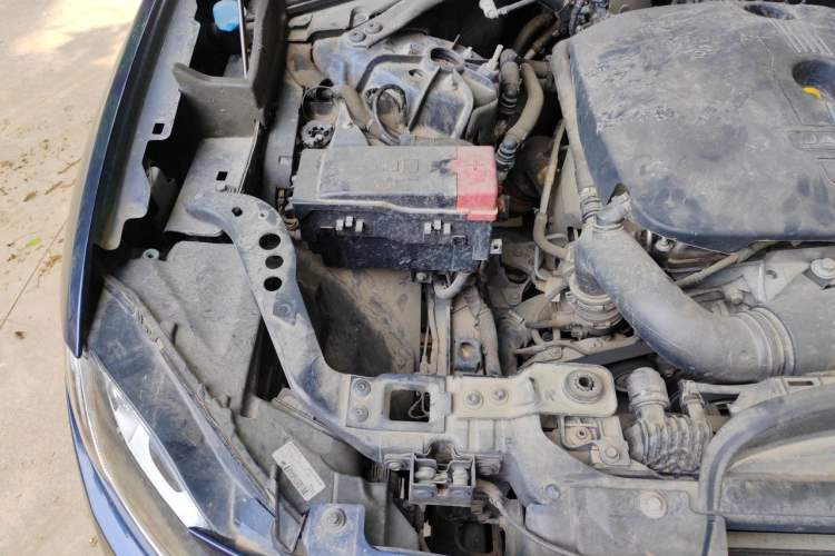 Used Jaguar F-PACE 2016 2.0T Two-Wheel Drive Urban Luxury Edition Engine Bay Right