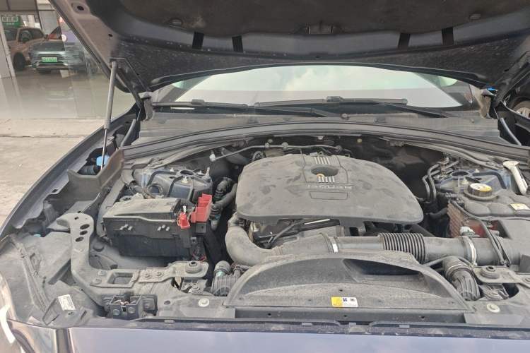 Used Jaguar F-PACE 2016 2.0T Two-Wheel-Drive R-Sport Sport Edition Engine Bay Right
