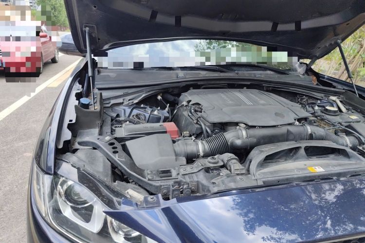 Used Jaguar F-PACE 2016 3.0 SC Four-Wheel Drive R-Sport Sport Edition Engine Bay Right