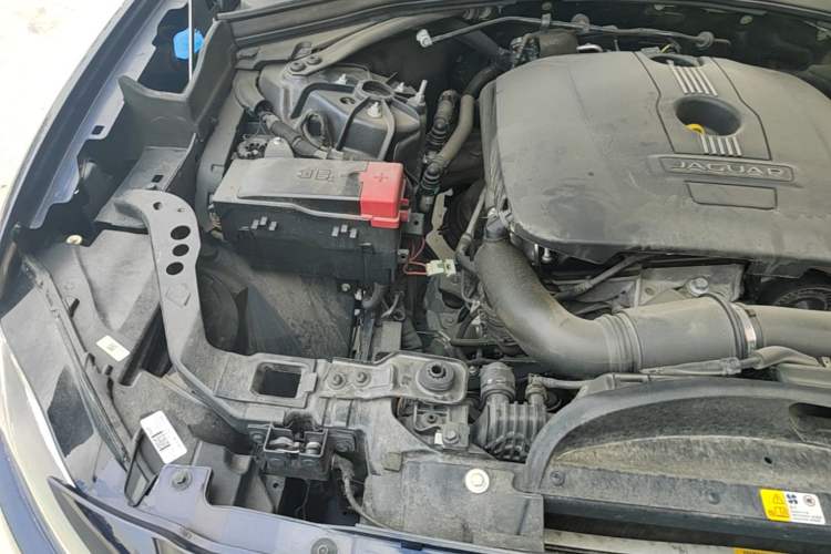 Used Jaguar F-PACE  Engine Bay Right