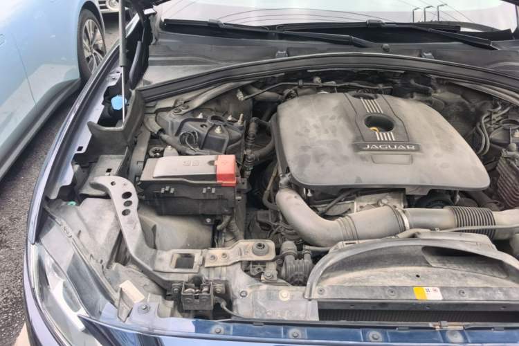 Used Jaguar F-PACE 2016 2.0T Two-Wheel-Drive R-Sport Sport Edition Engine Bay Right
