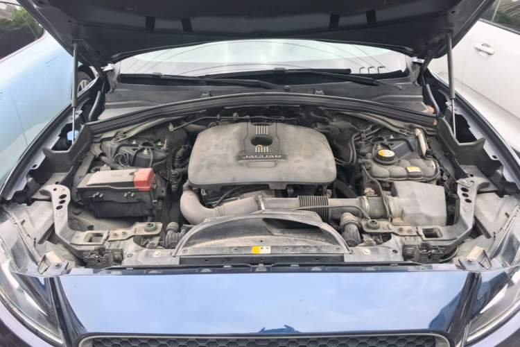 Used Jaguar F-PACE 2016 2.0T Two-Wheel-Drive R-Sport Sport Edition Engine Bay