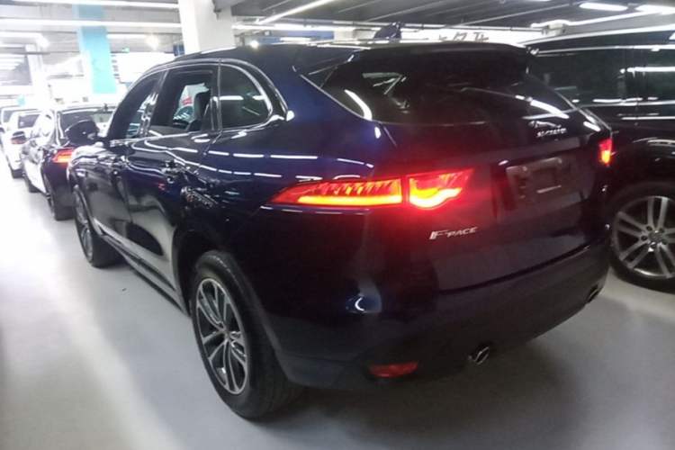 Used Jaguar F-PACE 2016 2.0T Two-Wheel-Drive R-Sport Sport Edition Exterior 2