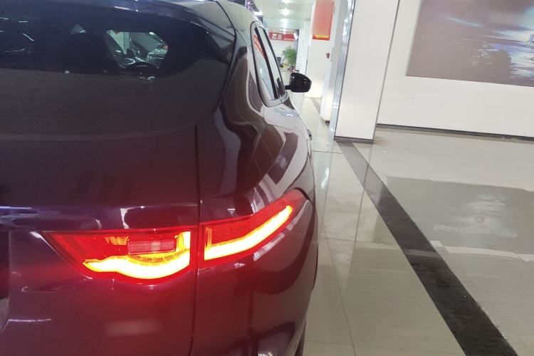 Used Jaguar F-PACE 2016 2.0T Two-Wheel Drive Urban Luxury Edition Exterior 3
