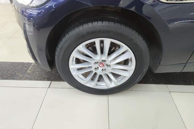 Used Jaguar F-PACE 2016 2.0T Two-Wheel Drive Urban Luxury Edition Exterior 4