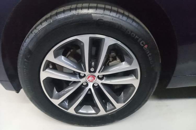 Used Jaguar F-PACE 2016 2.0T Two-Wheel-Drive R-Sport Sport Edition Exterior 4
