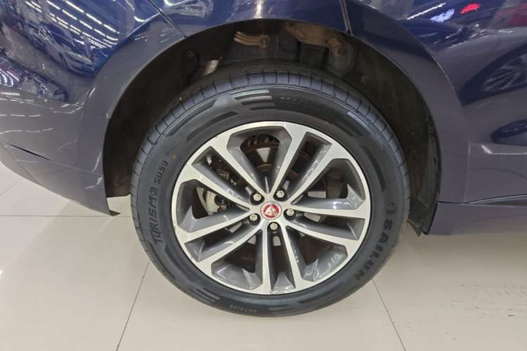 Used Jaguar F-PACE 2016 2.0T Two-Wheel-Drive R-Sport Sport Edition Exterior 5