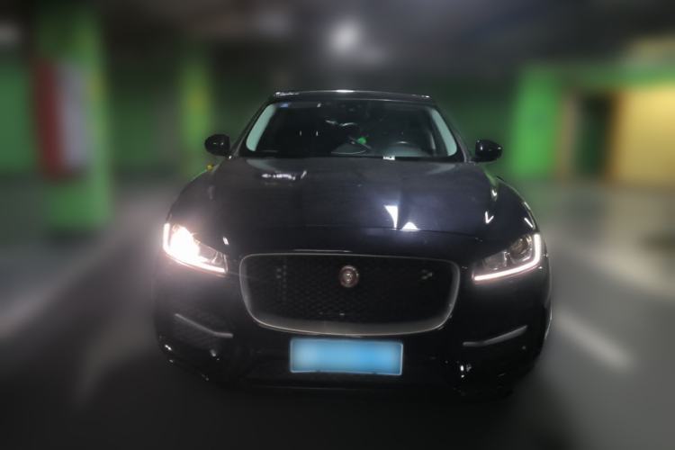 Used Jaguar F-PACE 2016 2.0T Two-Wheel-Drive R-Sport Sport Edition Front