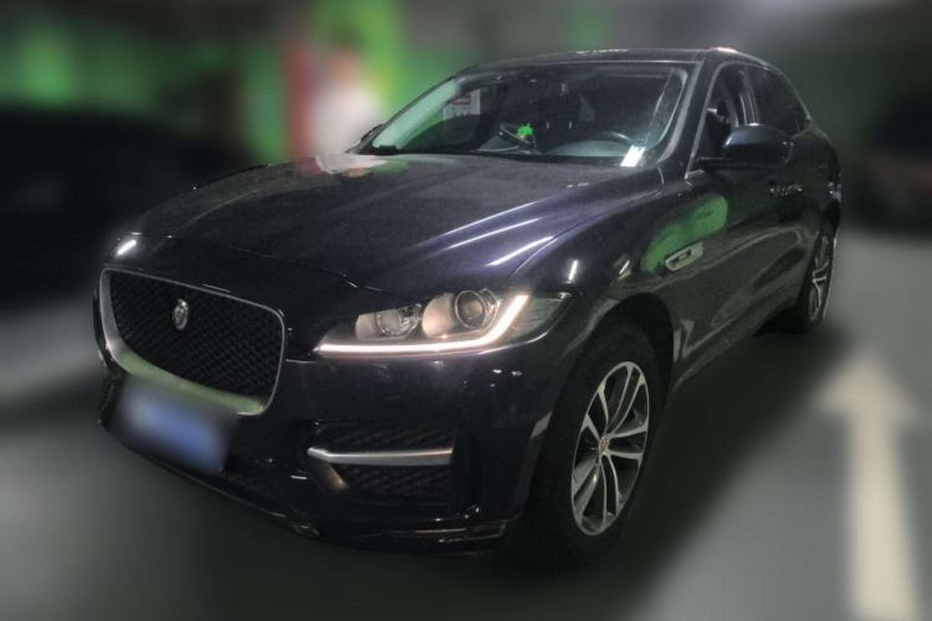 Used Jaguar F-PACE 2016 2.0T Two-Wheel-Drive R-Sport Sport Edition Front Left 45 Deg
