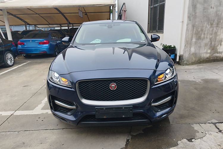 Used Jaguar F-PACE 2016 2.0T Two-Wheel-Drive R-Sport Sport Edition Front