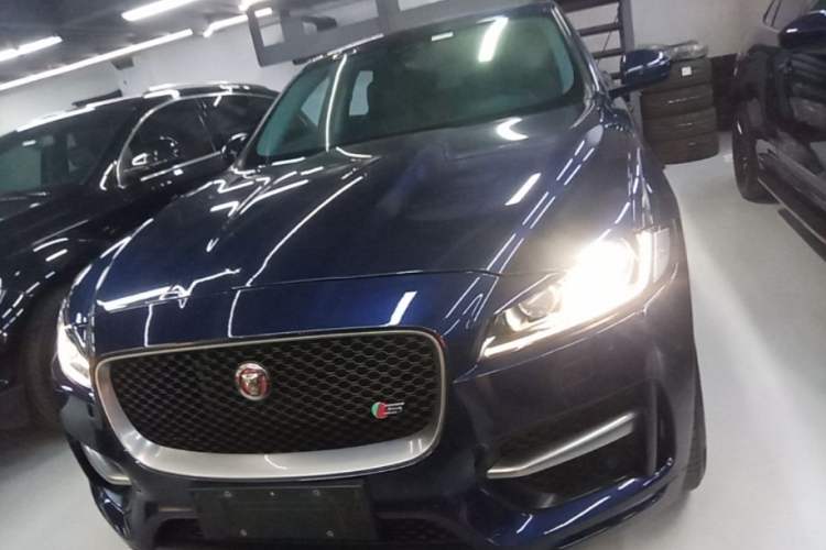 Used Jaguar F-PACE 2016 2.0T Two-Wheel-Drive R-Sport Sport Edition Front