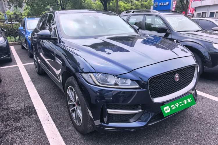 Used Jaguar F-PACE 2016 2.0T Two-Wheel-Drive R-Sport Sport Edition Front Right 45 Deg
