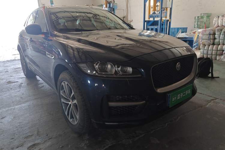 Used Jaguar F-PACE 2016 2.0T Two-Wheel-Drive R-Sport Sport Edition Front Right 45 Deg