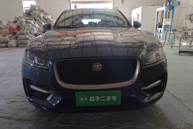 Used Jaguar F-PACE 2016 2.0T Two-Wheel-Drive R-Sport Sport Edition Front