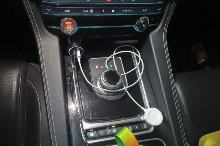 Used Jaguar F-PACE 2016 2.0T Two-Wheel-Drive R-Sport Sport Edition Gear Lever
