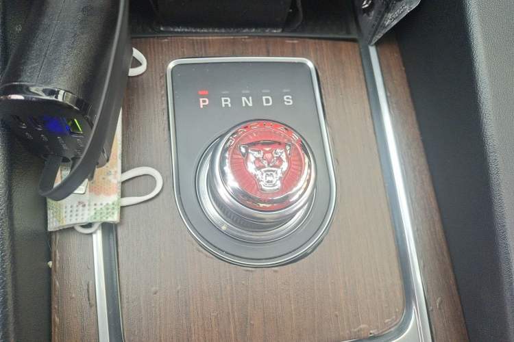 Used Jaguar F-PACE 2016 3.0 SC Four-Wheel Drive R-Sport Sport Edition Gear Lever