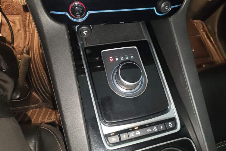 Used Jaguar F-PACE 2016 2.0T Two-Wheel Drive Urban Luxury Edition Gear Lever