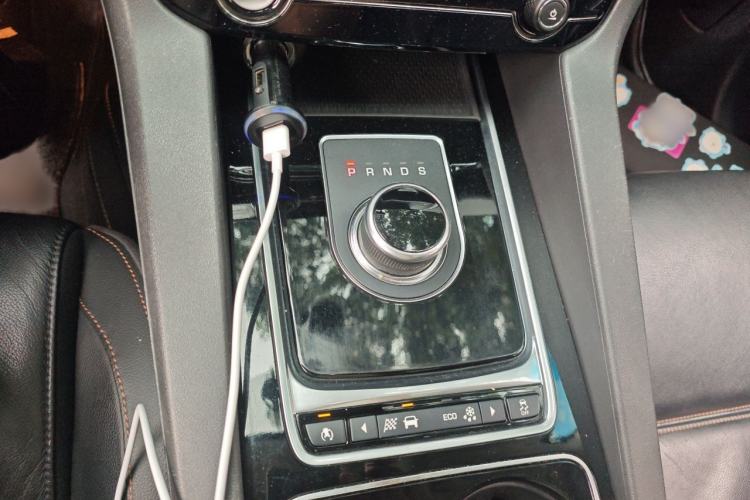 Used Jaguar F-PACE 2016 2.0T Two-Wheel Drive Urban Luxury Edition Gear Lever