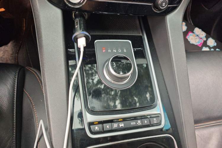 Used Jaguar F-PACE 2016 2.0T Two-Wheel Drive Urban Luxury Edition Gear Lever